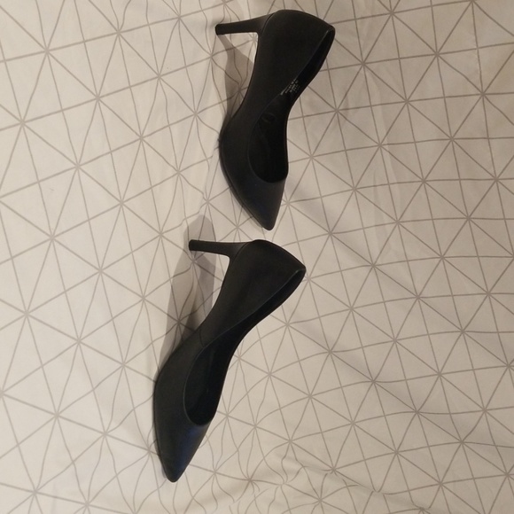 shoes - Picture 2 of 7